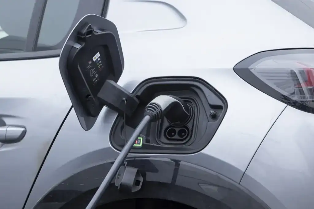 LES AVANTAGES DE L'INSTALLATION DE BORNE POUR VOITURE ÉLECTRIQUE