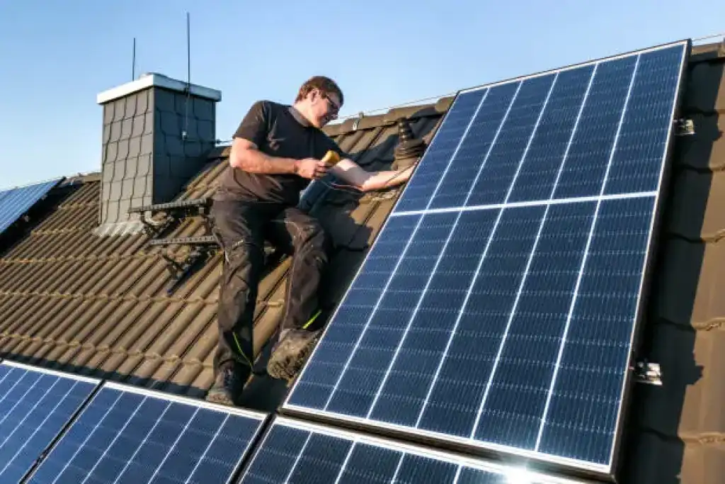 Faites confiance à votre électricien pour la pose de panneaux solaires dans le Beaujolais